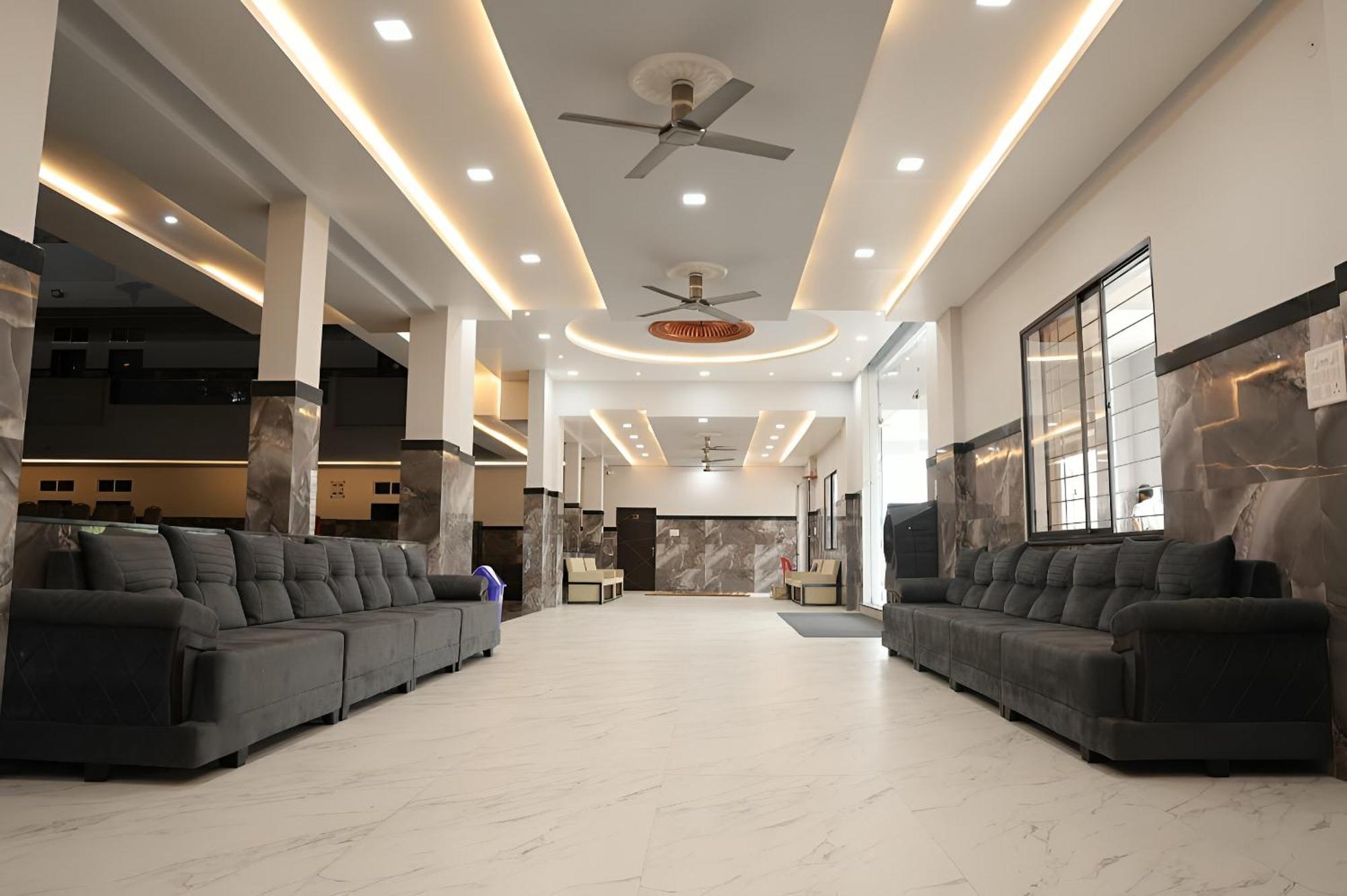 Navkar Palace Hotel & Resort, Sanawad Екстериор снимка
