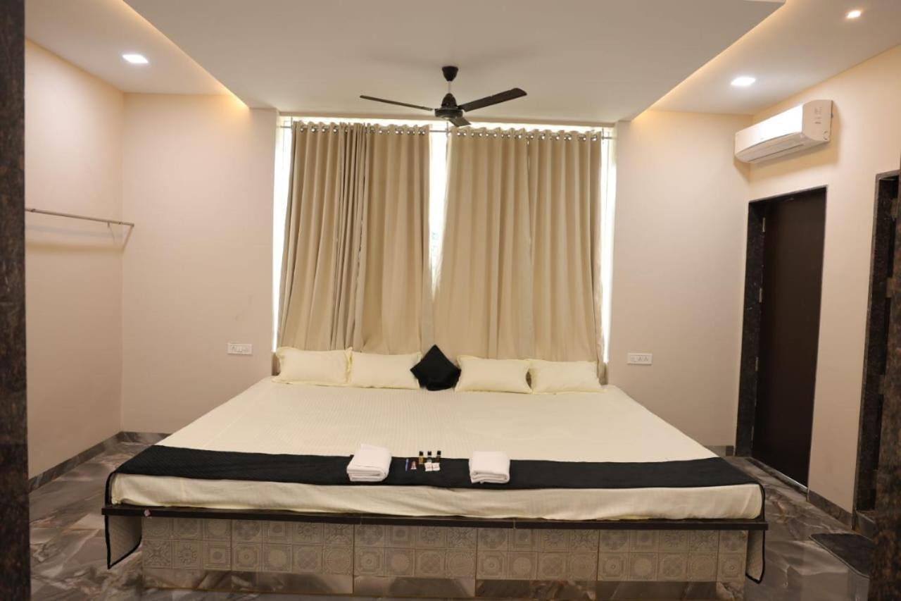 Navkar Palace Hotel & Resort, Sanawad Екстериор снимка
